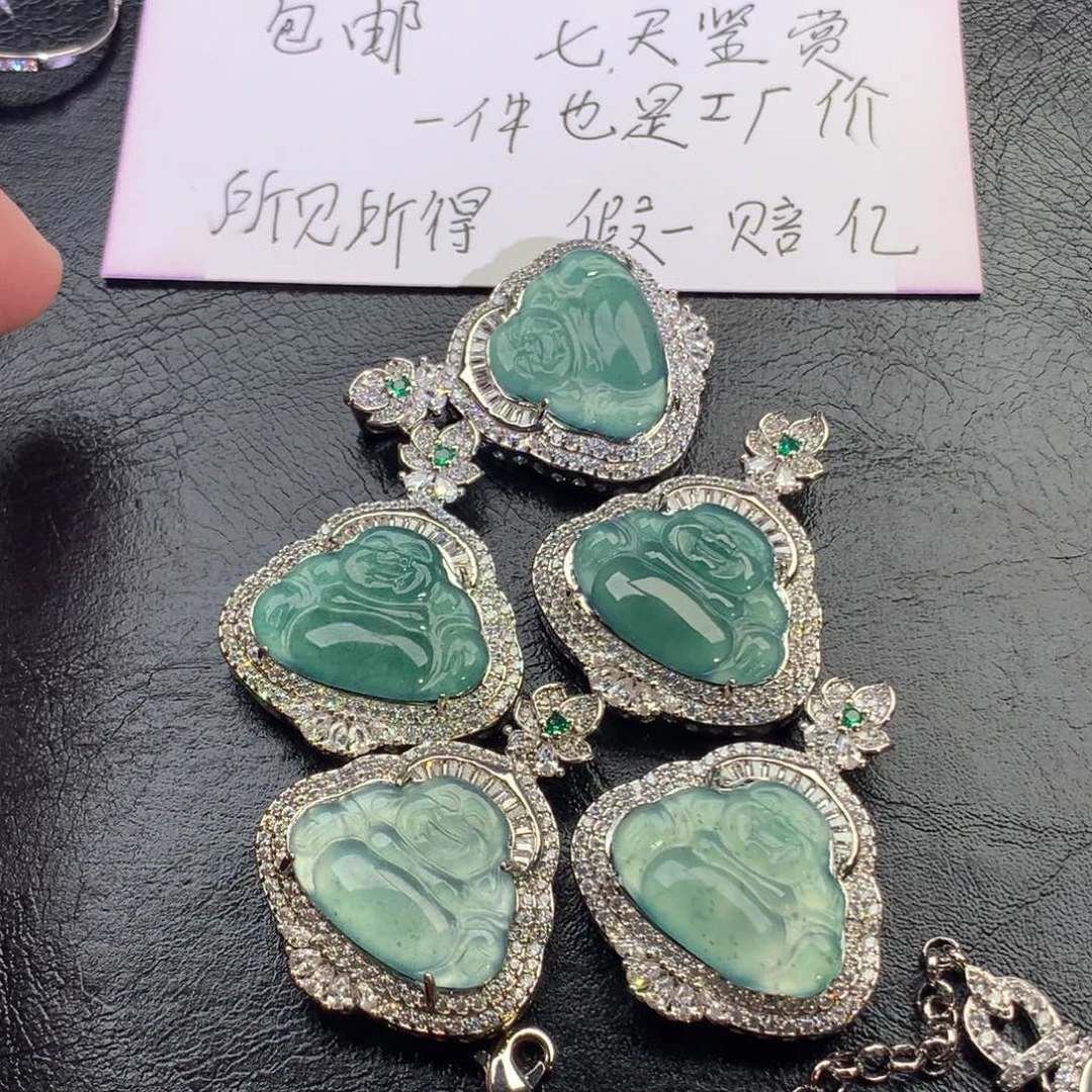 翡翠颈饰未镶嵌佛公