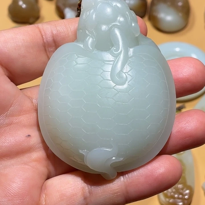 电***哥和田玉（糖玉）未镶嵌颈饰