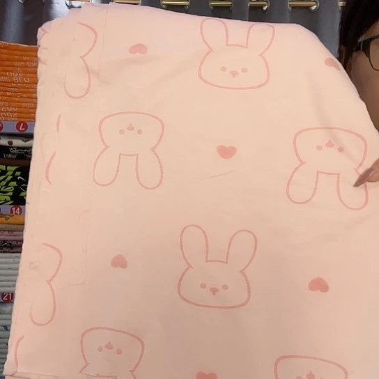 粉色莫代尔面料柔软舒适