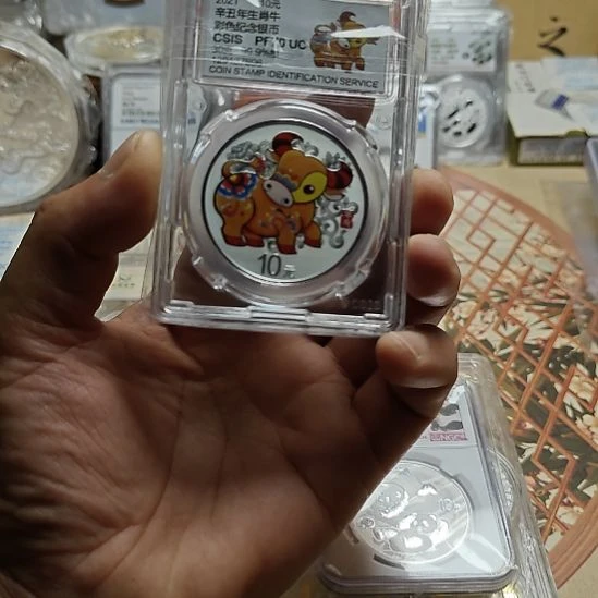 L***Q纯银2021年30克彩银牛信泰评级70分