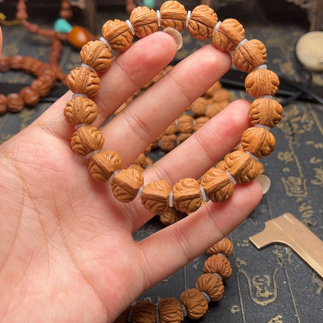 吊坠桃核赤金风雨手串