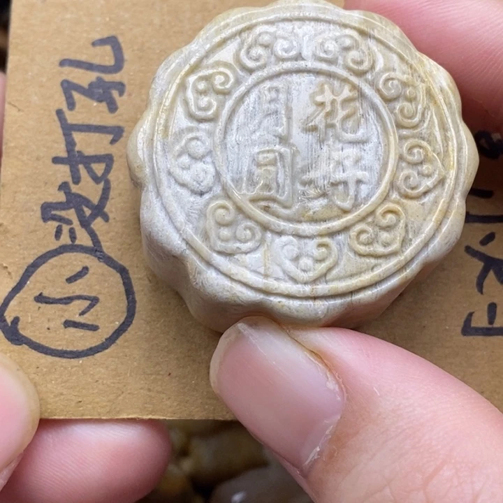 硅化珊瑚（珊瑚玉）未镶嵌颈饰