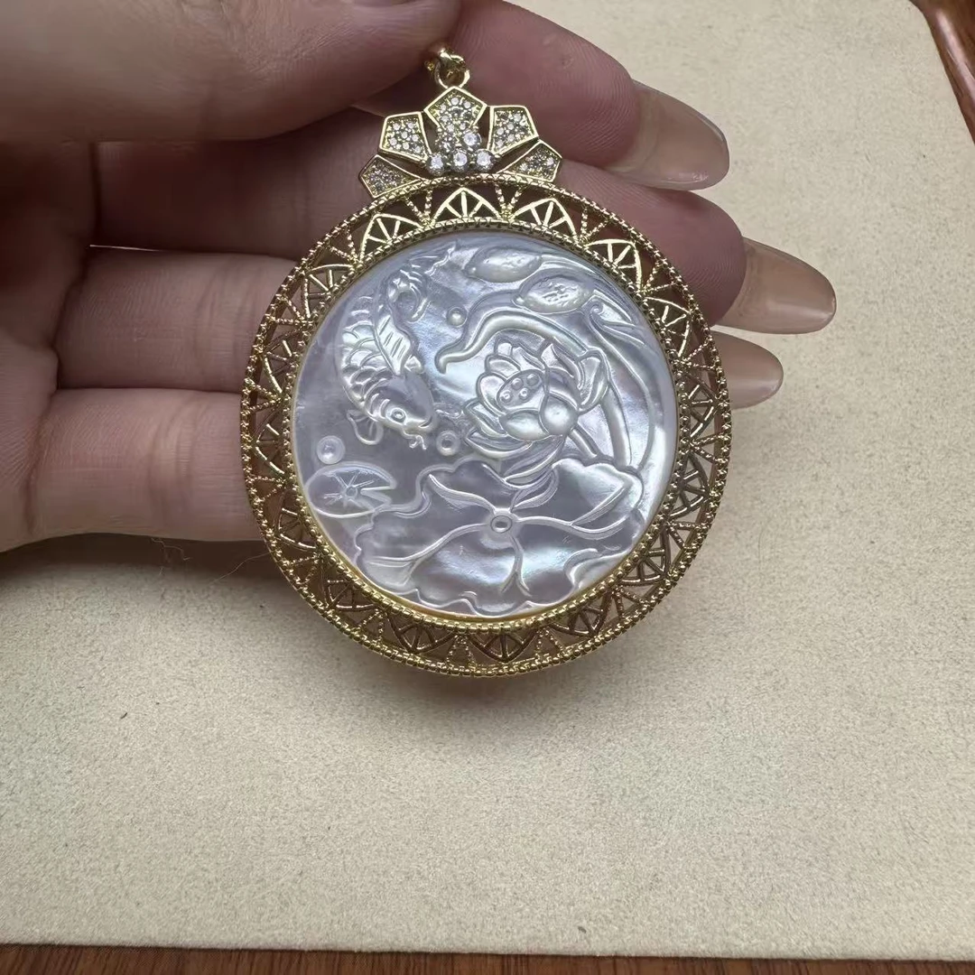 非金属珐琅吊坠 白色 年年有鱼雕刻吊坠 G108