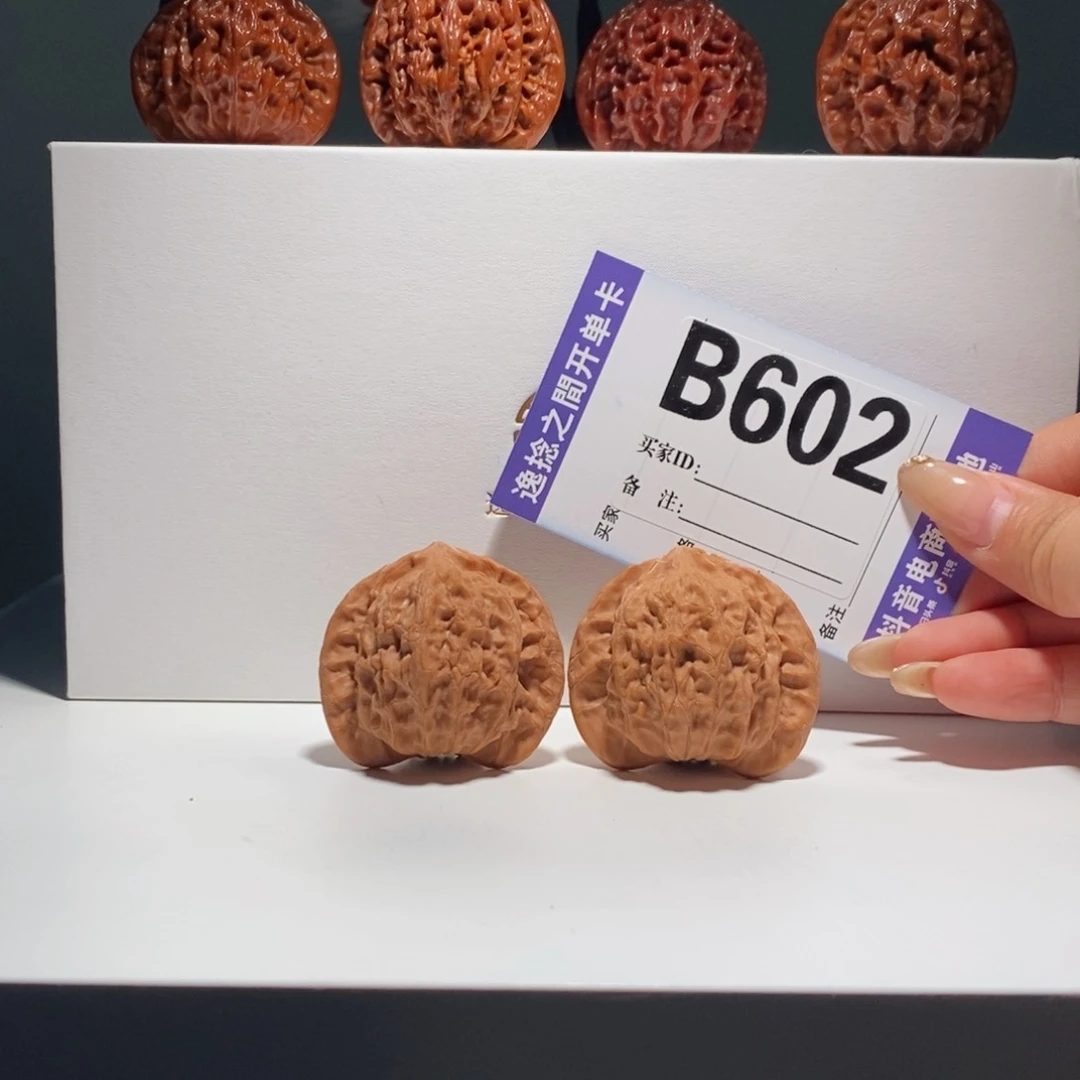 吊坠文玩核桃602  号粉皮老型崔凯 尺44