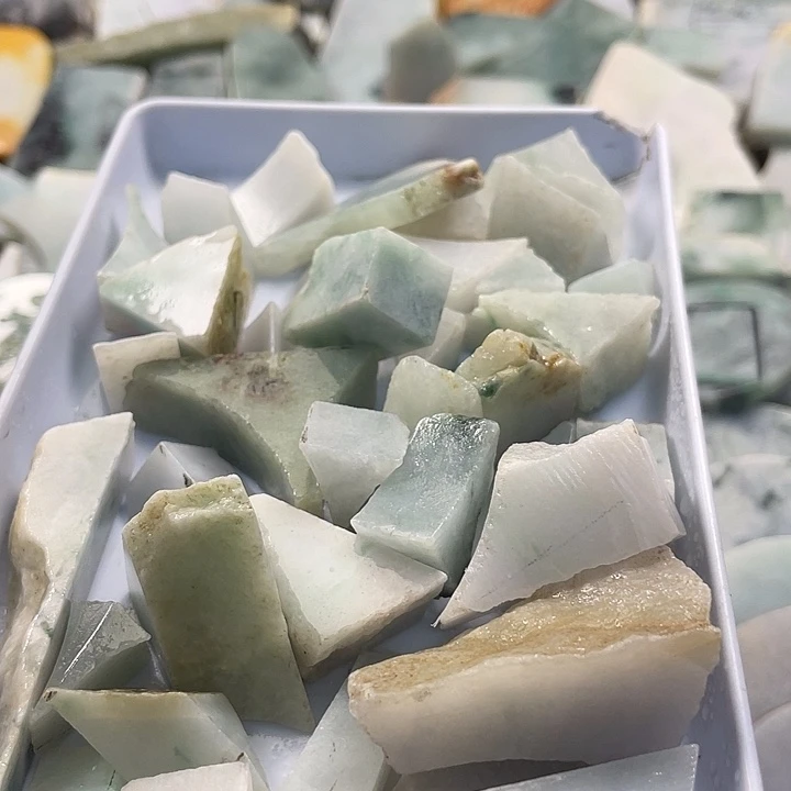 颈饰未镶嵌翡翠1