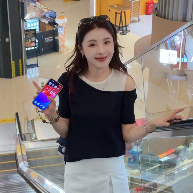 纯欲风性感撞色露肩冰丝短袖针织衫女2025新款夏季宽松设计感上衣