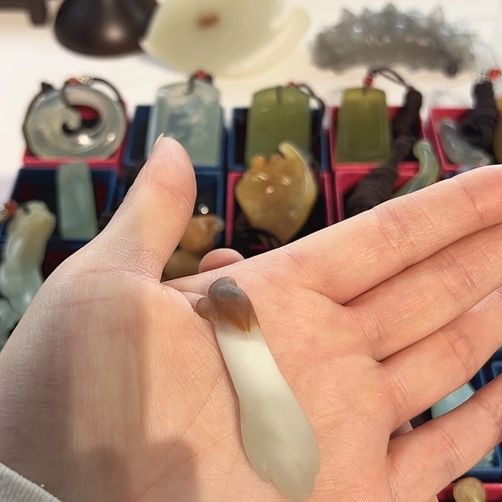 蛇纹石玉未镶嵌吊坠(赠链)