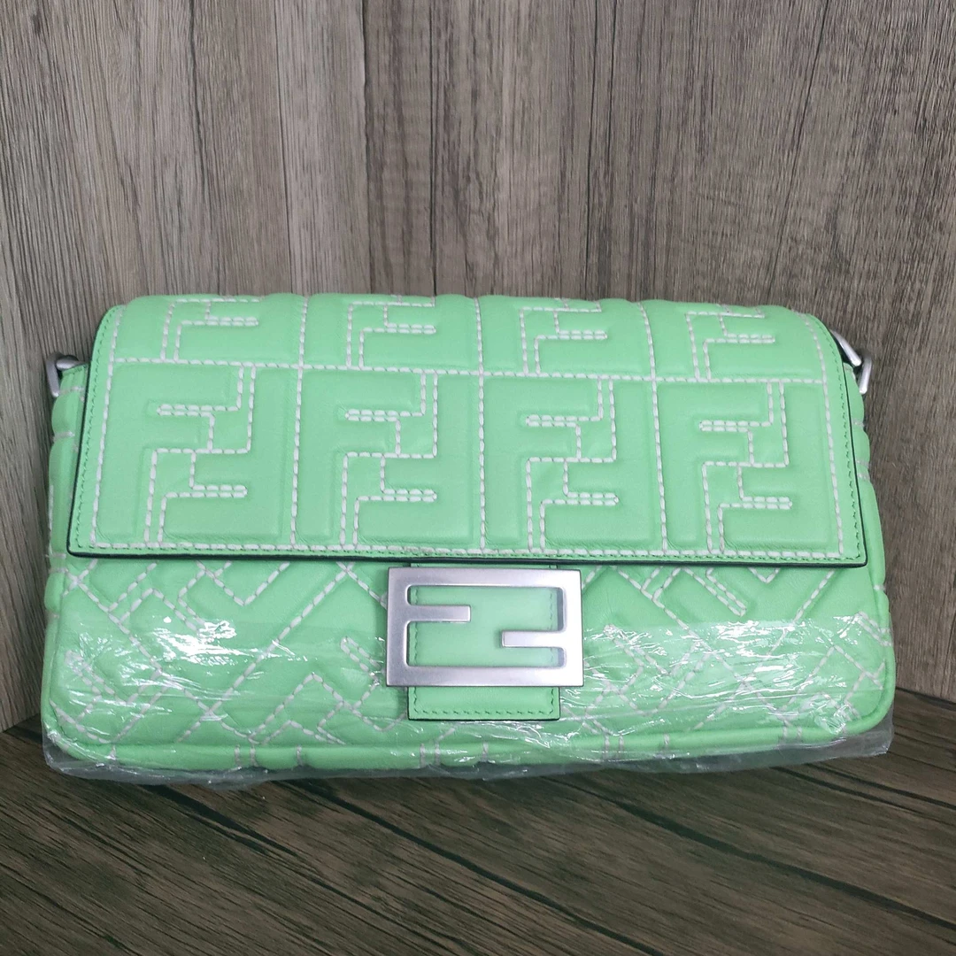95新 FENDI/芬迪 /丁丁/单肩包/250921001