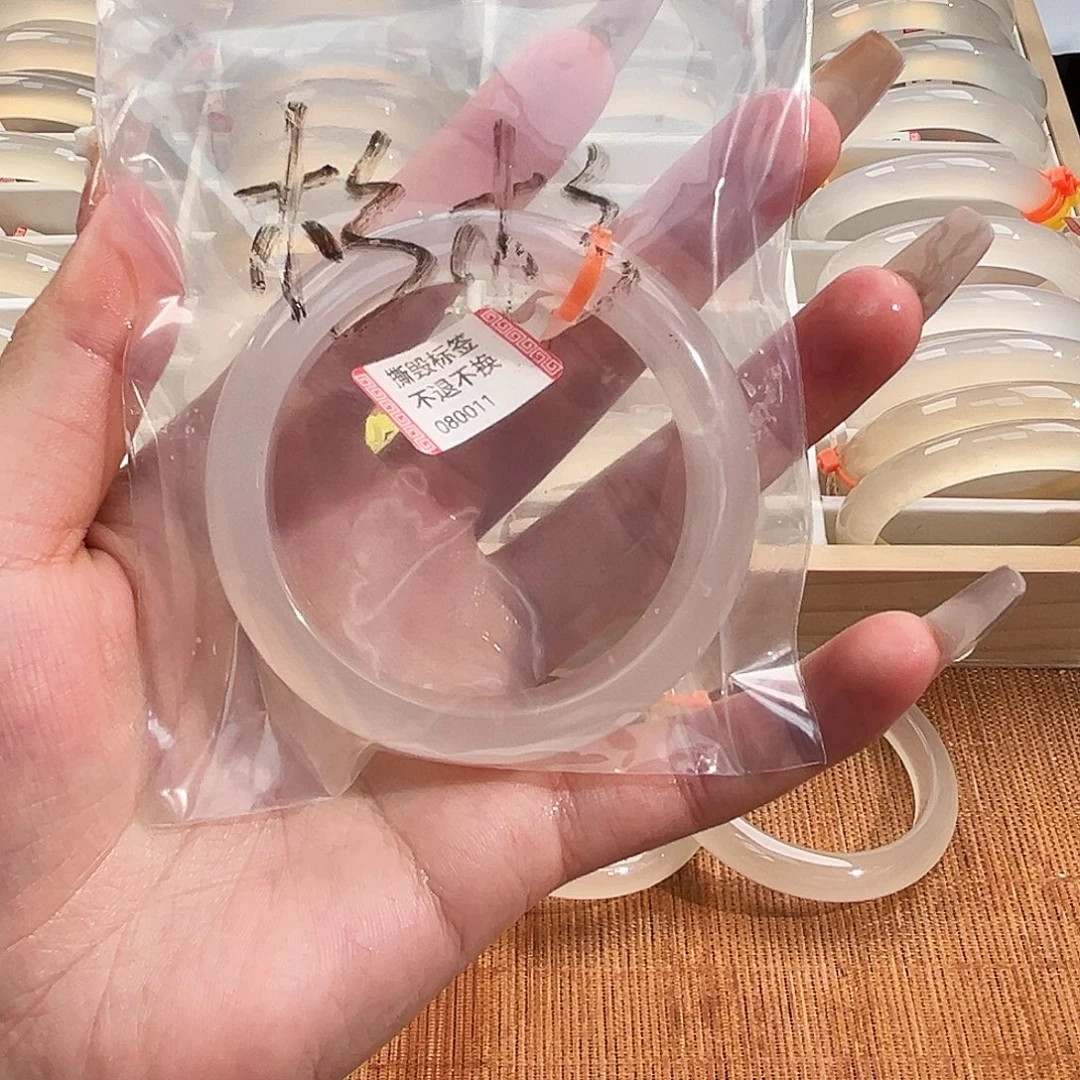 杉****玛瑙/玉髓未镶嵌手镯