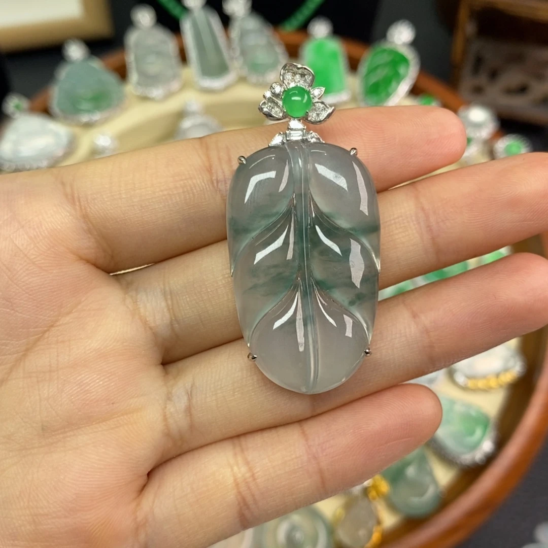 翡翠18K金镶嵌颈饰翡翠