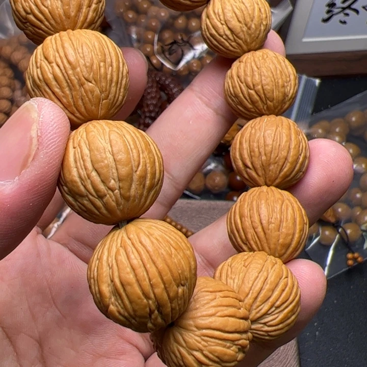 风***雪猴头核桃吊坠啦啦啦