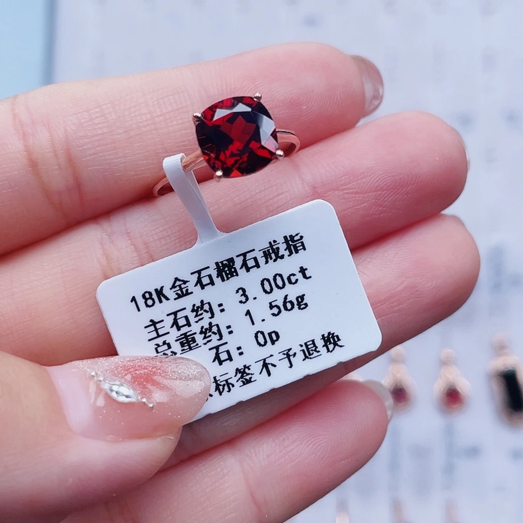 18K金镶嵌戒指石榴石