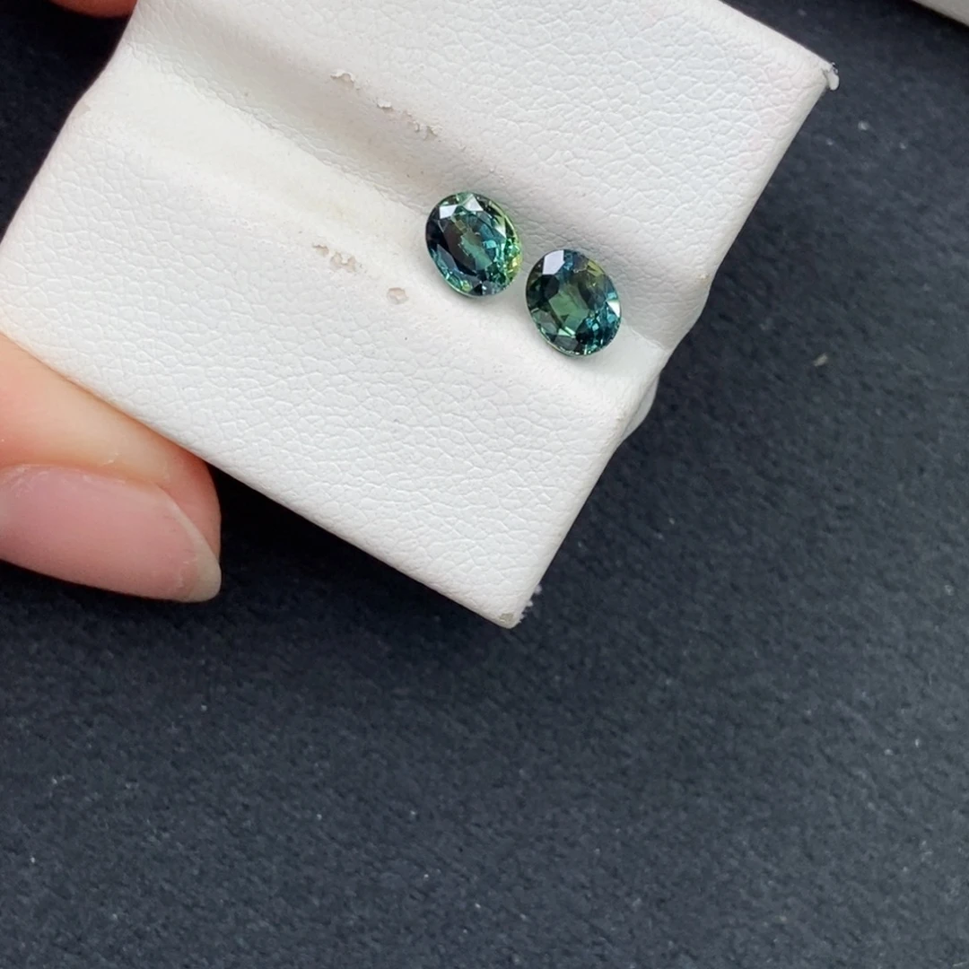 小***草裸石蓝宝石1.6 ct