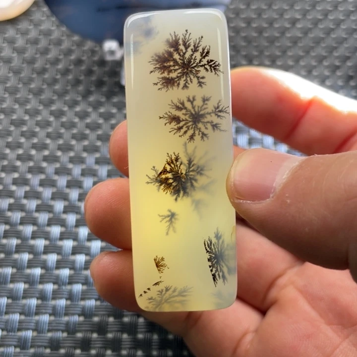 我***托玛瑙/玉髓未镶嵌颈饰