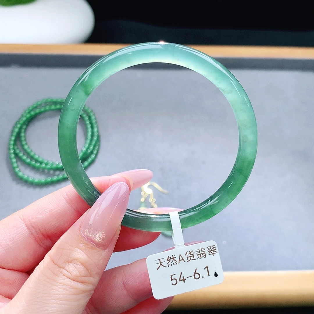 未镶嵌手镯（圆镯）翡翠