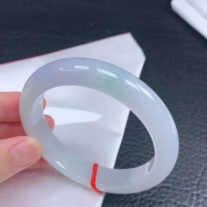翡翠手镯未镶嵌。。