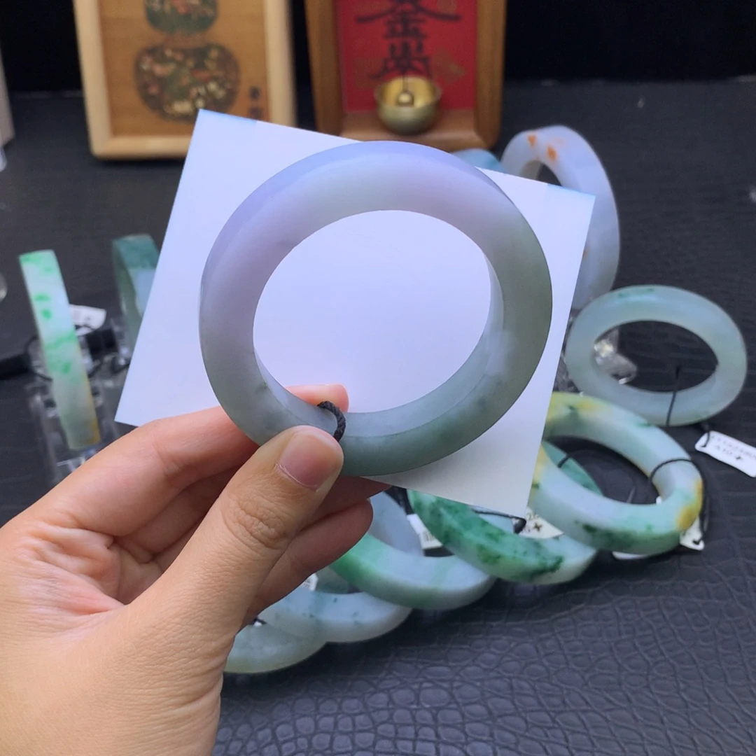 定制翡翠未镶嵌翡翠手镯