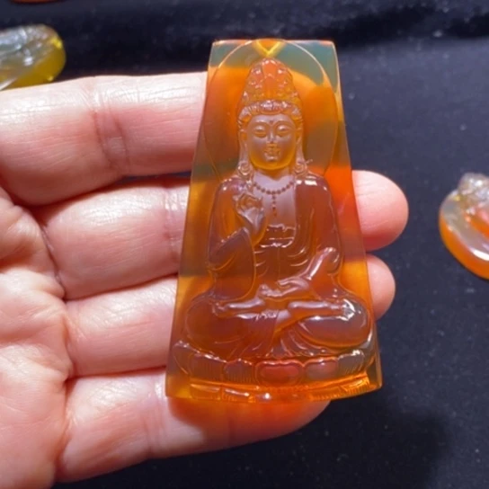 琥珀未镶嵌裸石正装观音21.5克