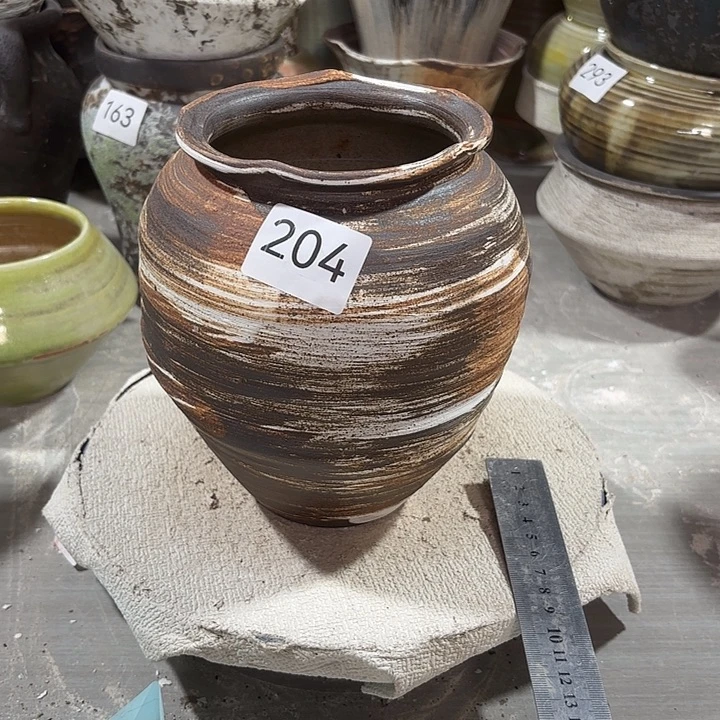 十***一陶摆件高18.5，口10，无孔204