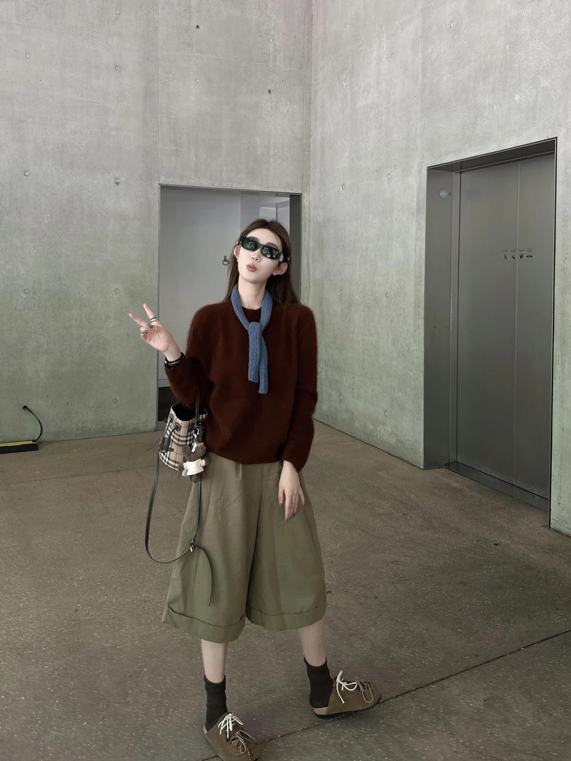 2025秋季新款韩系气质圆领毛衣阔腿五分裤百马甲背心三件套装