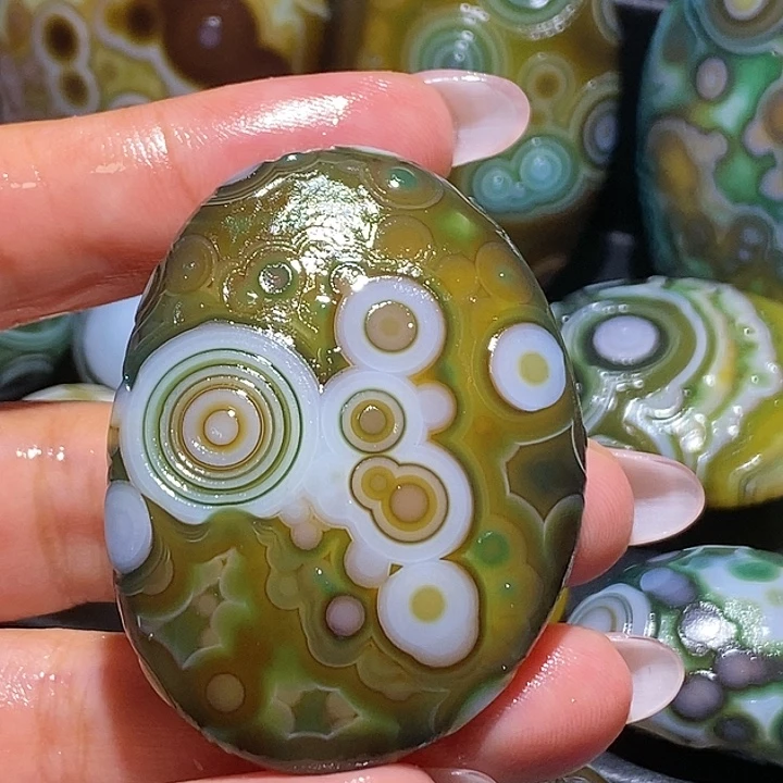 玛瑙/玉髓未镶嵌珠宝奇石70