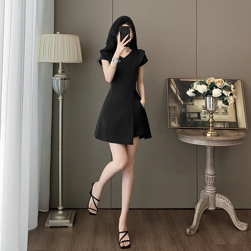 名媛轻熟风法式时尚连衣裙性感千金风淑女气质2025赫本风小黑裙