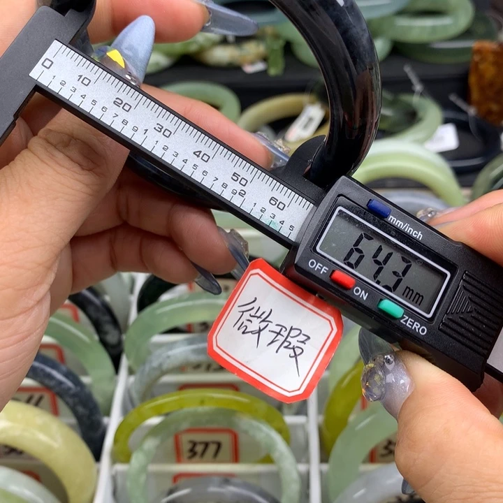 蛇纹石玉未镶嵌手镯373