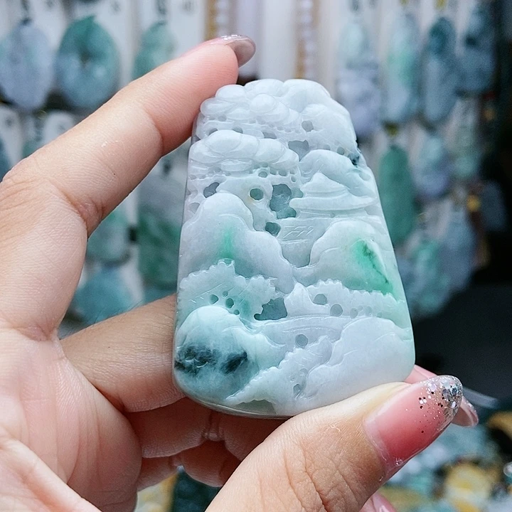 颈饰足铂镶嵌翡翠翡翠