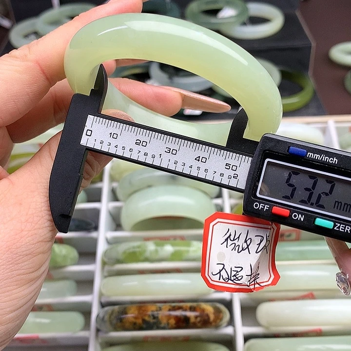 蛇纹石玉手镯未镶嵌523