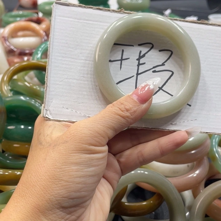 紫***晶石英质玉未镶嵌珠宝奇石