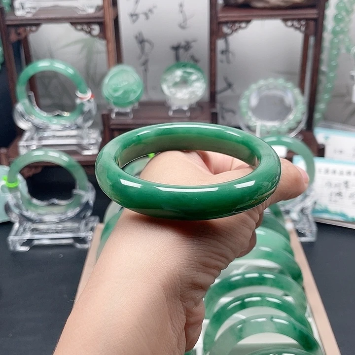 未镶嵌手镯石英质玉