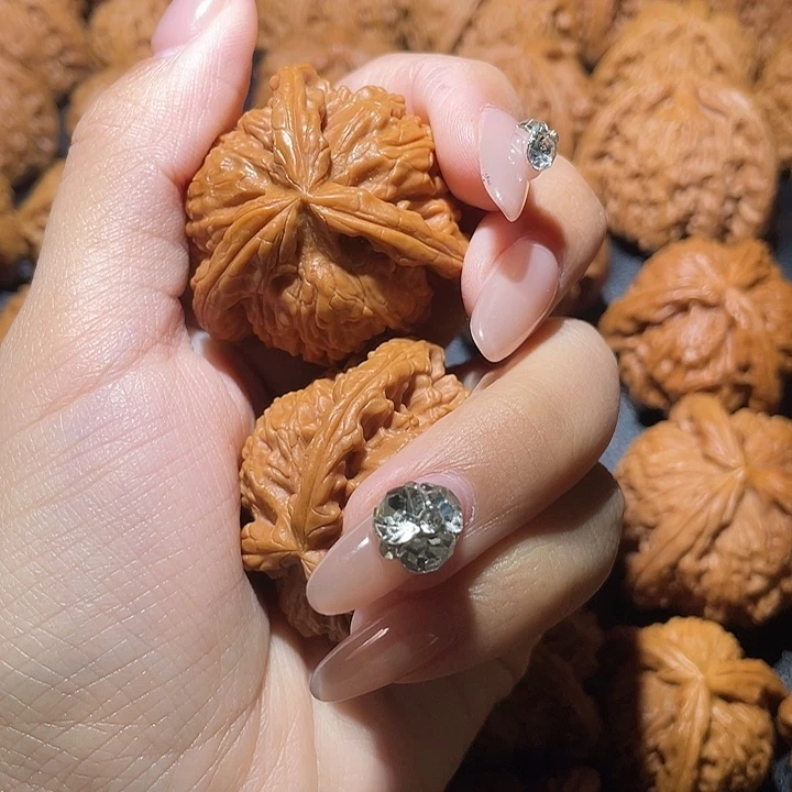 Z***、吊坠文玩核桃小妹三棱