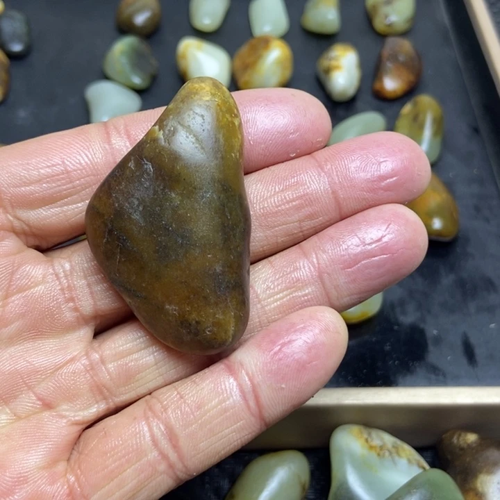 城***事和田玉（糖玉）未镶嵌珠宝奇石