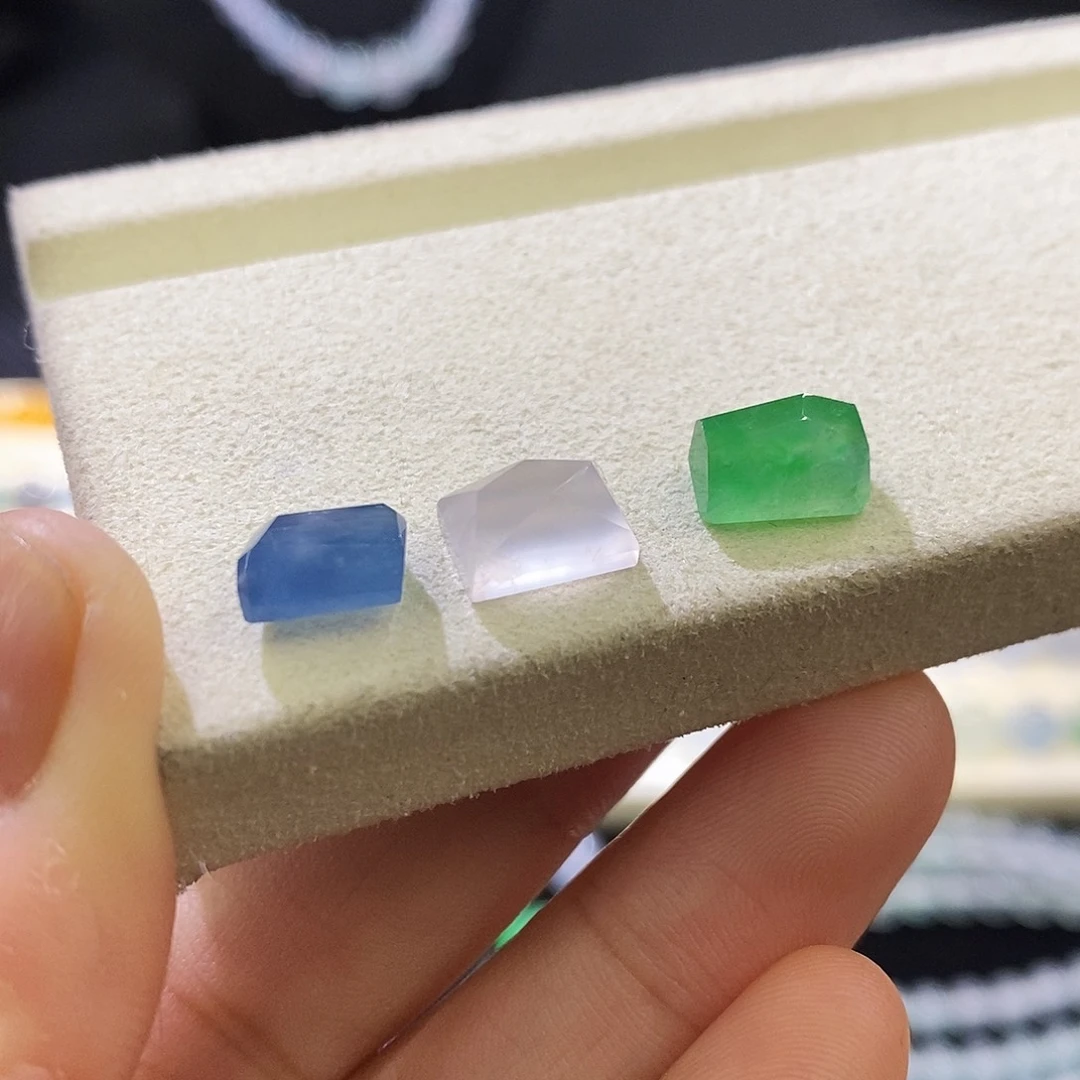 未镶嵌挂件翡翠多样发其一