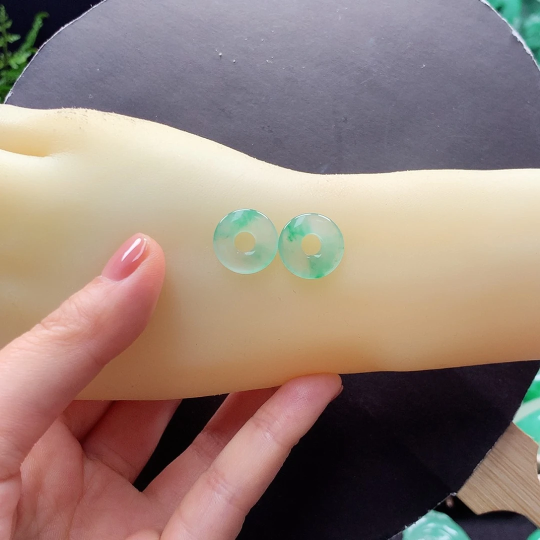 石英质玉未镶嵌耳饰