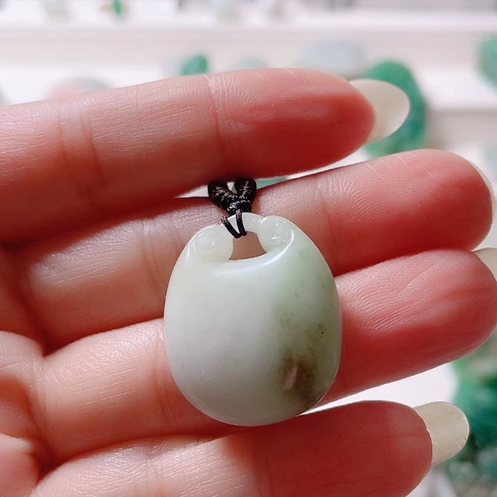 独山玉未镶嵌颈饰