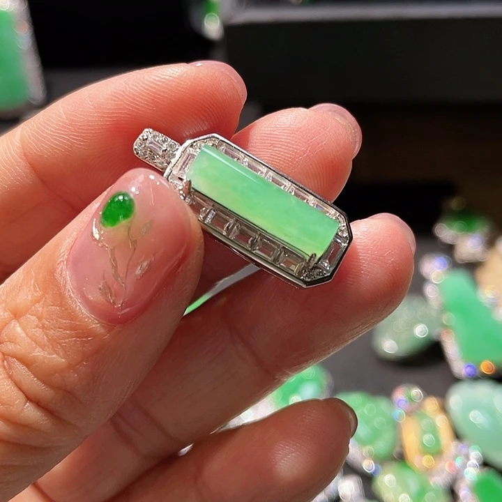 小***枝翡翠银S925镶嵌颈饰