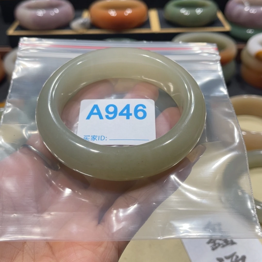 未镶嵌手镯石英岩玉