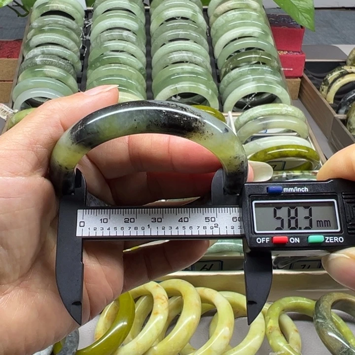 蛇纹石玉未镶嵌手镯52