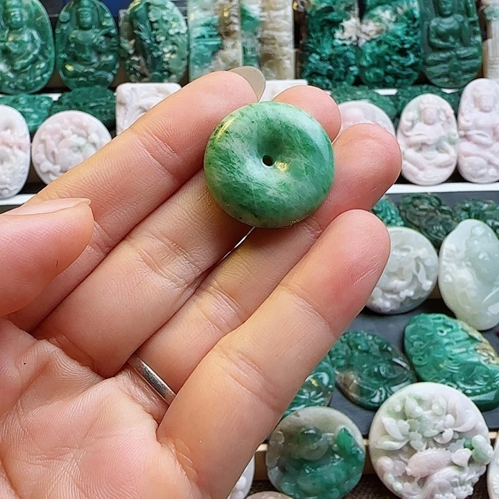 未镶嵌独山玉颈饰