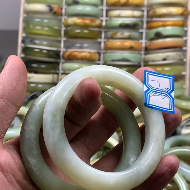 蛇纹石玉手镯未镶嵌生**式