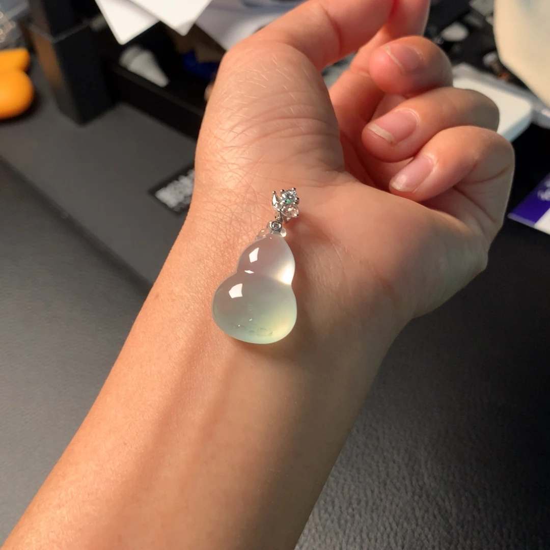 翡翠吊坠(赠链)18K金镶嵌巨纯葫芦