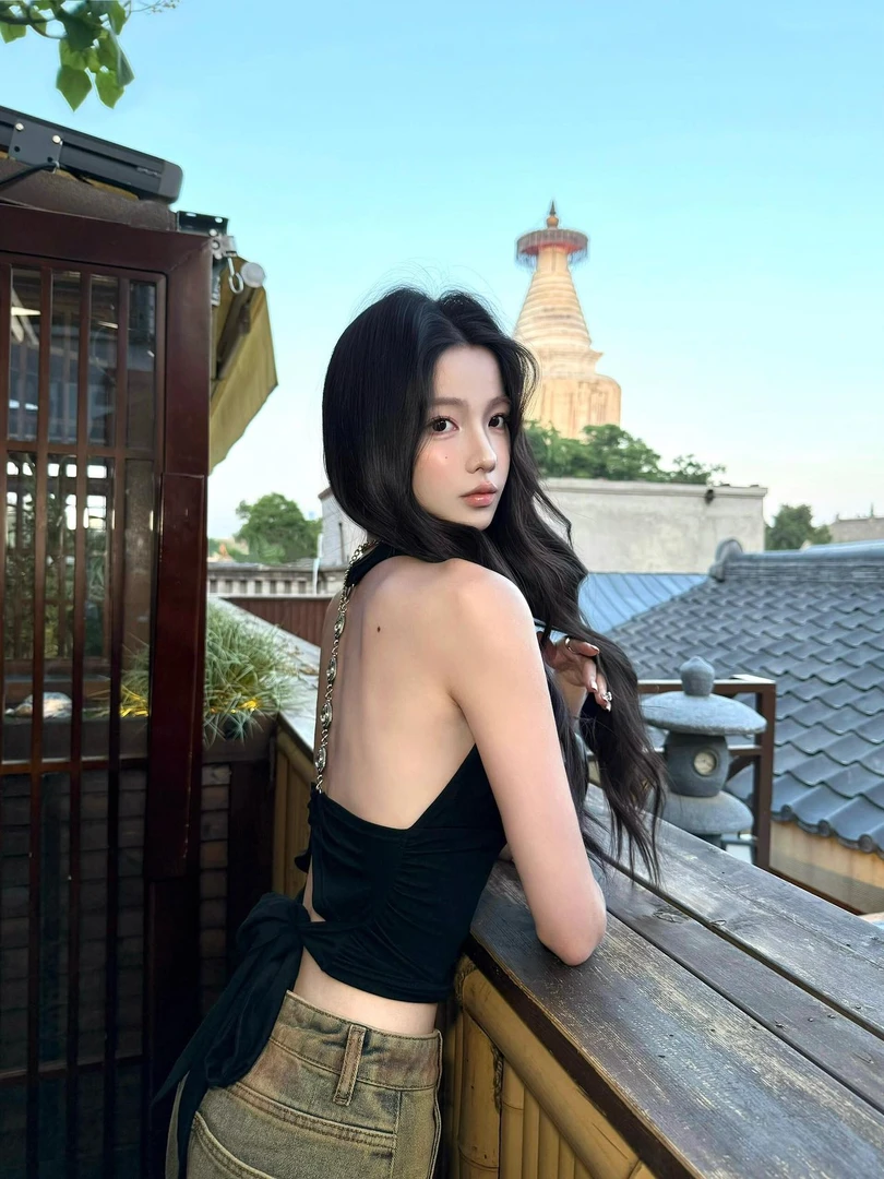 【美背狙击】夏季新款挂脖绑带设计性感露背吊带配废土风牛仔裤套装