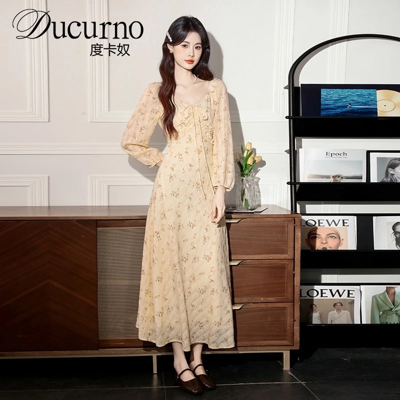 法式甜美温柔风气质减龄长袖V领木耳边碎花连衣裙海边度假长裙秋