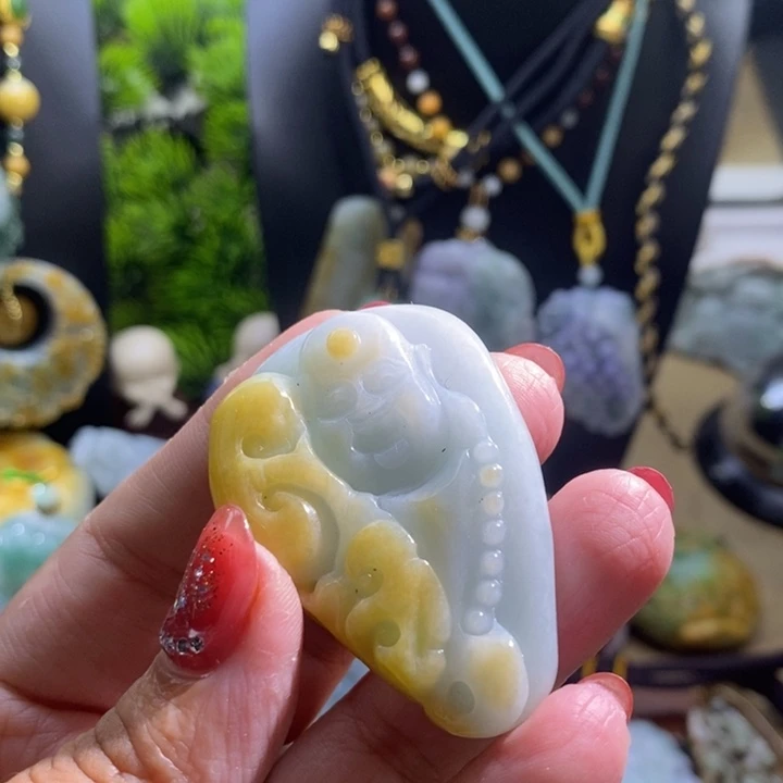 【闪购商品】颈饰未镶嵌翡翠佛