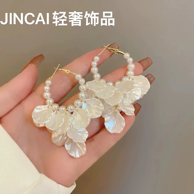 铜合金仿珍珠耳饰 法式风情复古珍珠贝壳大圈