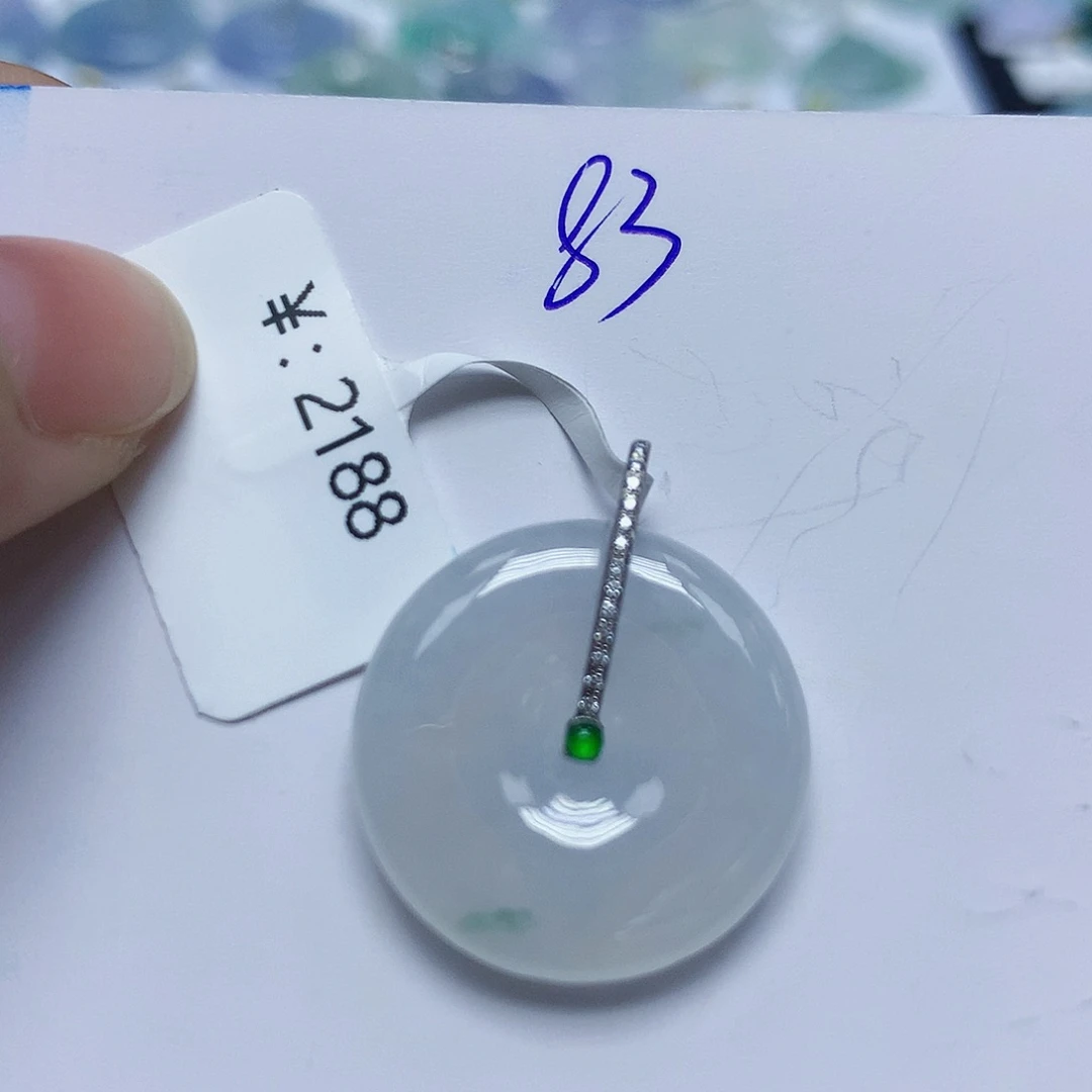 颈饰18K金镶嵌翡翠