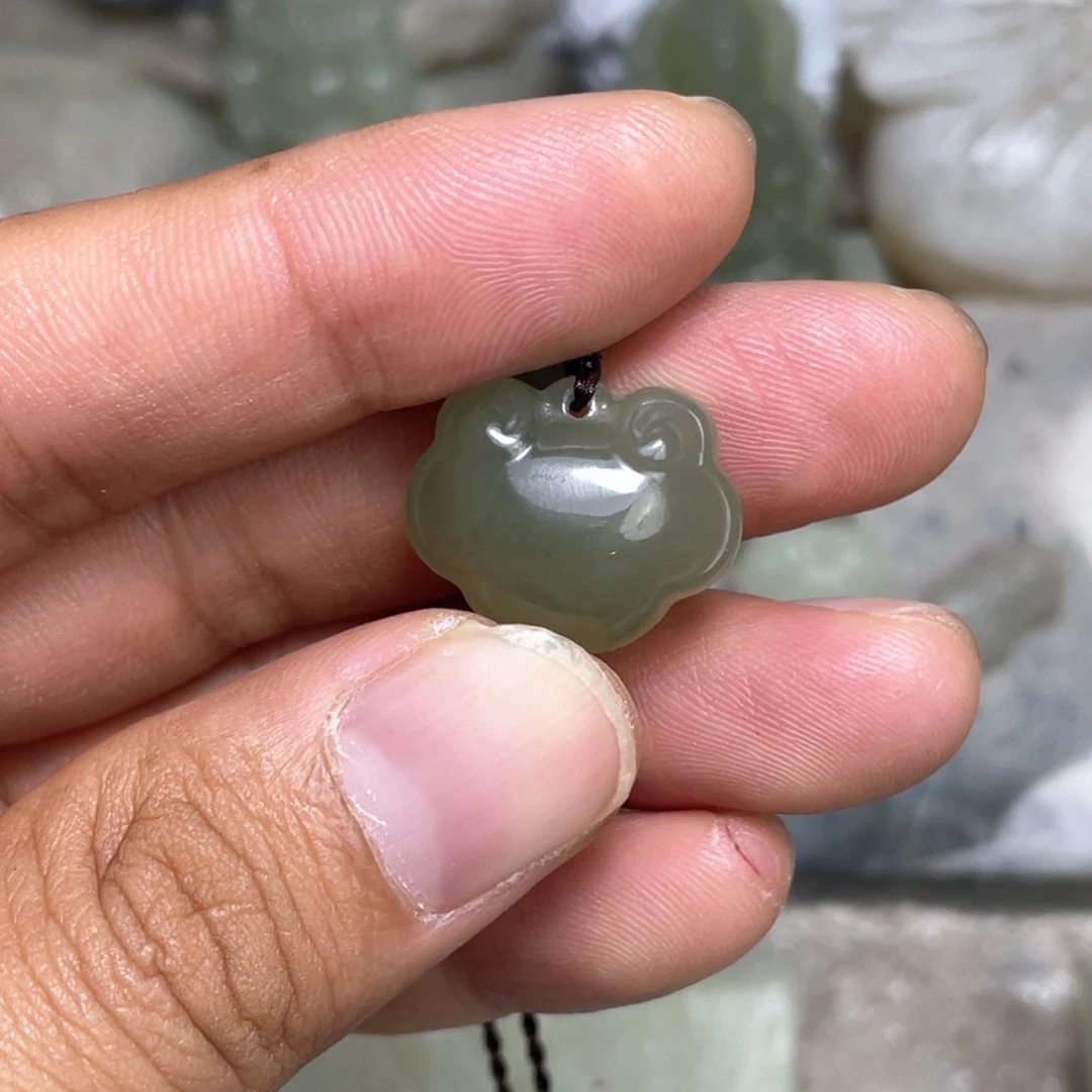 颈饰未镶嵌和田玉
