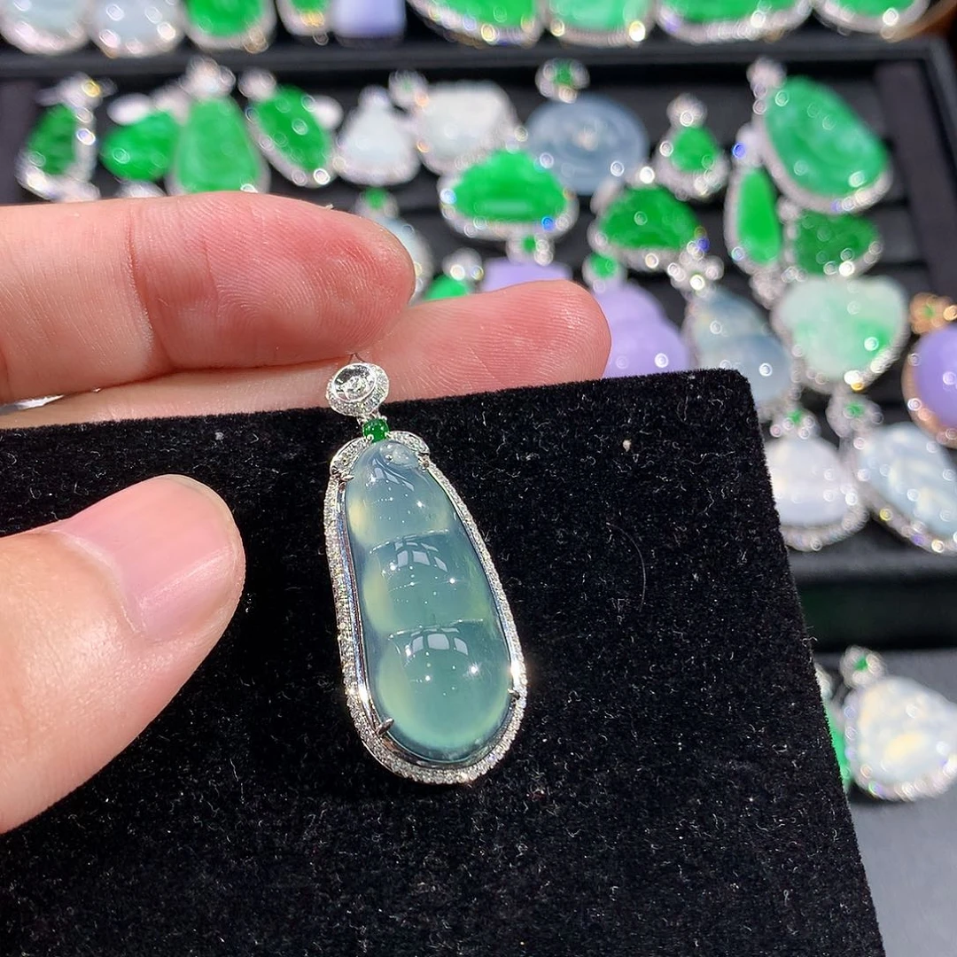 翡翠18K金镶嵌颈饰