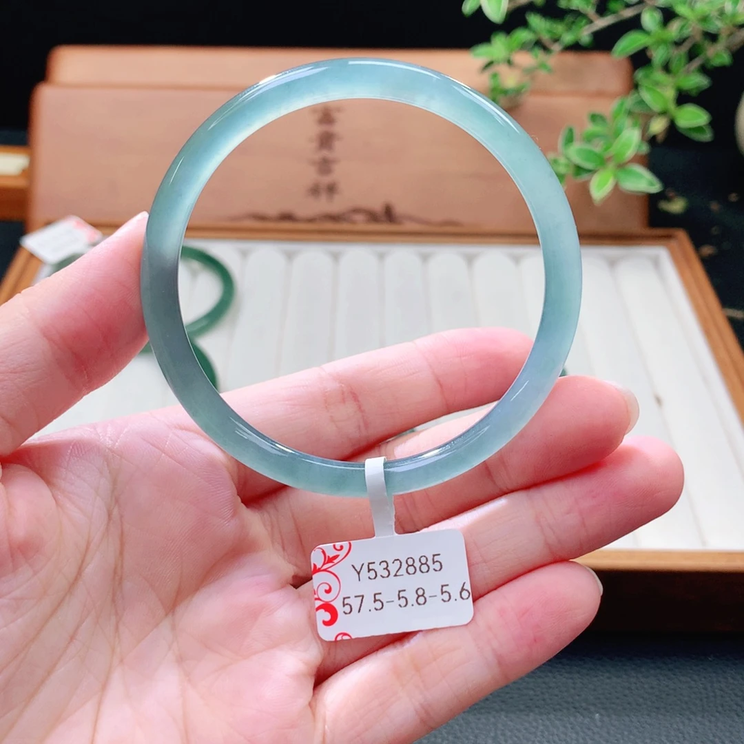 翡翠未镶嵌手镯（圆镯）